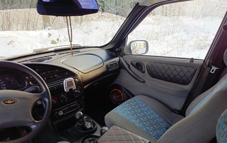 Chevrolet Niva I рестайлинг, 2004 год, 16 фотография