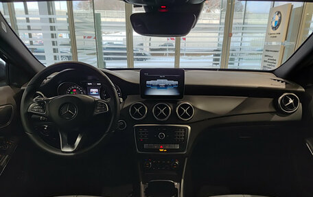 Mercedes-Benz GLA, 2018 год, 1 995 000 рублей, 14 фотография