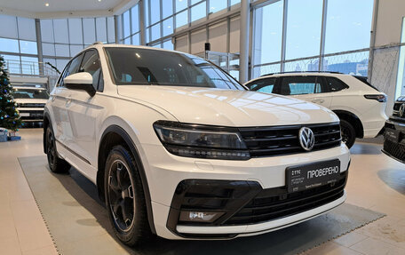 Volkswagen Tiguan II, 2018 год, 3 223 000 рублей, 3 фотография