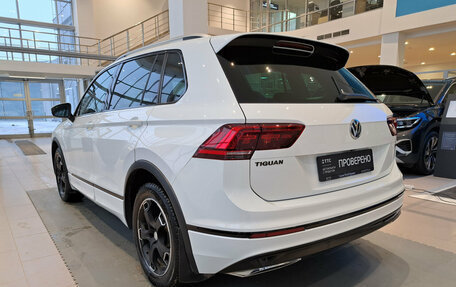 Volkswagen Tiguan II, 2018 год, 3 223 000 рублей, 7 фотография