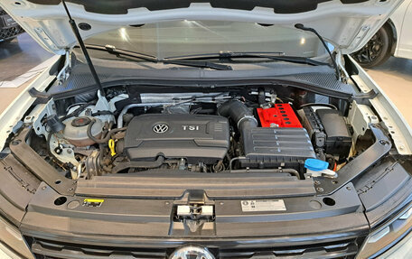 Volkswagen Tiguan II, 2018 год, 3 223 000 рублей, 9 фотография