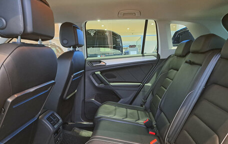 Volkswagen Tiguan II, 2018 год, 3 223 000 рублей, 13 фотография