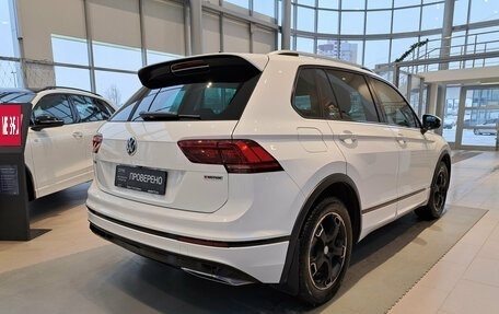 Volkswagen Tiguan II, 2018 год, 3 223 000 рублей, 5 фотография