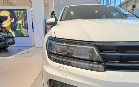 Volkswagen Tiguan II, 2018 год, 3 223 000 рублей, 19 фотография