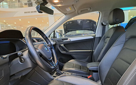 Volkswagen Tiguan II, 2018 год, 3 223 000 рублей, 18 фотография