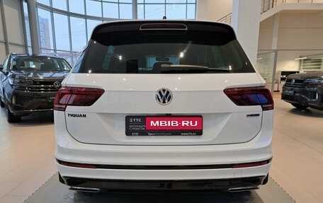 Volkswagen Tiguan II, 2018 год, 3 223 000 рублей, 6 фотография