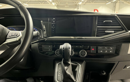 Volkswagen Multivan T6 рестайлинг, 2019 год, 5 200 000 рублей, 15 фотография