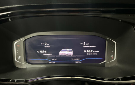 Volkswagen Multivan T6 рестайлинг, 2019 год, 5 200 000 рублей, 13 фотография