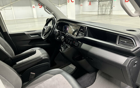 Volkswagen Multivan T6 рестайлинг, 2019 год, 5 200 000 рублей, 11 фотография