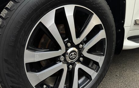 Toyota Land Cruiser 200, 2017 год, 7 100 000 рублей, 7 фотография