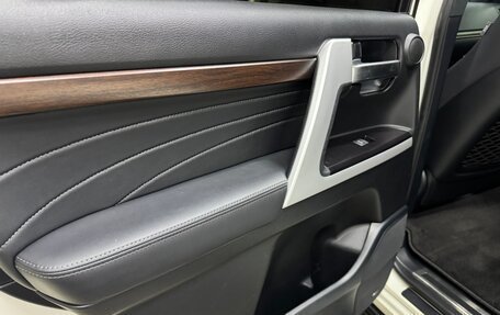 Toyota Land Cruiser 200, 2017 год, 7 100 000 рублей, 24 фотография