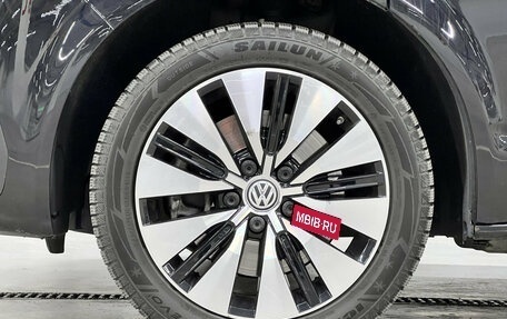 Volkswagen Multivan T6 рестайлинг, 2019 год, 5 200 000 рублей, 18 фотография