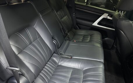 Toyota Land Cruiser 200, 2017 год, 7 100 000 рублей, 36 фотография