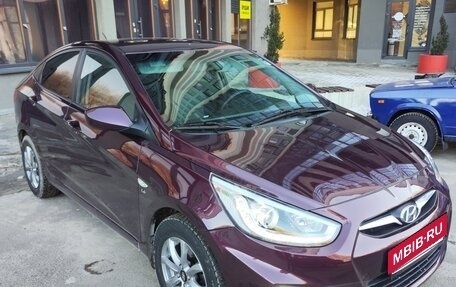 Hyundai Solaris II рестайлинг, 2012 год, 1 100 000 рублей, 2 фотография
