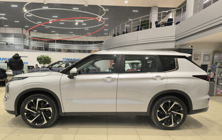 Mitsubishi Outlander, 2023 год, 4 100 000 рублей, 10 фотография