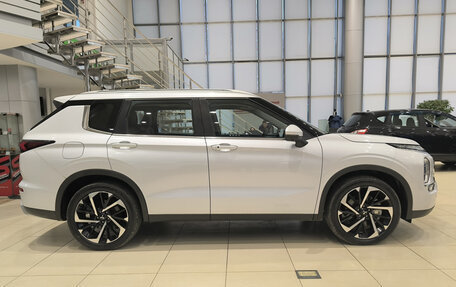 Mitsubishi Outlander, 2023 год, 4 100 000 рублей, 5 фотография