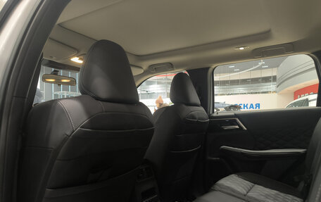 Mitsubishi Outlander, 2023 год, 4 100 000 рублей, 15 фотография