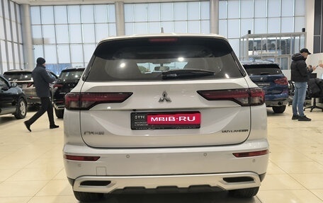 Mitsubishi Outlander, 2023 год, 4 100 000 рублей, 7 фотография