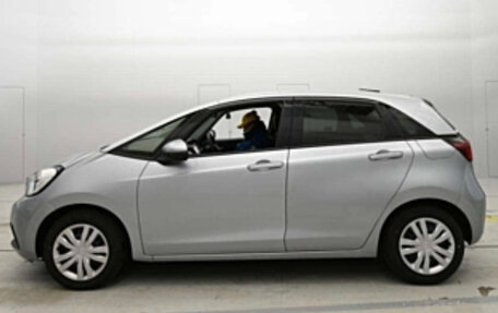 Honda Fit, 2022 год, 1 100 000 рублей, 4 фотография