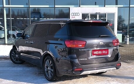 KIA Carnival III, 2018 год, 2 410 000 рублей, 7 фотография