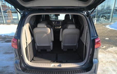 KIA Carnival III, 2018 год, 2 410 000 рублей, 14 фотография