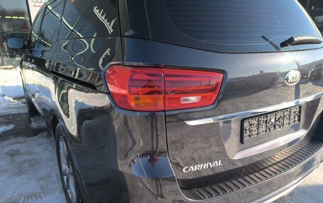 KIA Carnival III, 2018 год, 2 410 000 рублей, 13 фотография