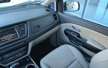 KIA Carnival III, 2018 год, 2 410 000 рублей, 18 фотография