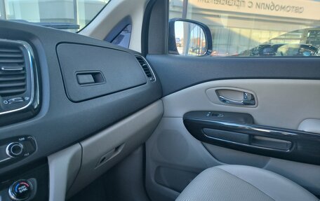 KIA Carnival III, 2018 год, 2 410 000 рублей, 23 фотография