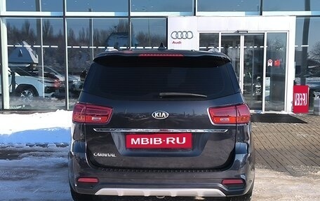 KIA Carnival III, 2018 год, 2 410 000 рублей, 6 фотография