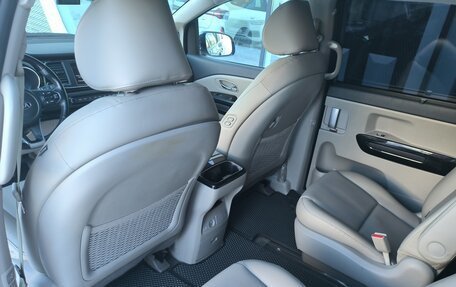 KIA Carnival III, 2018 год, 2 410 000 рублей, 39 фотография