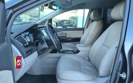 KIA Carnival III, 2018 год, 2 410 000 рублей, 33 фотография