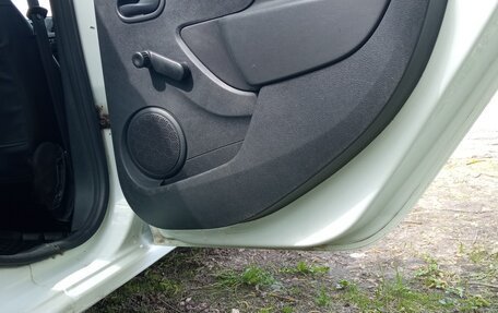 Renault Logan II, 2017 год, 588 000 рублей, 9 фотография