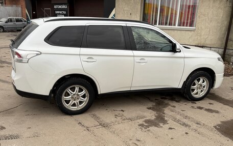 Mitsubishi Outlander III рестайлинг 3, 2014 год, 1 490 000 рублей, 2 фотография