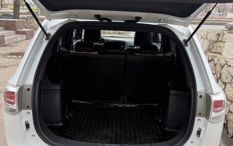 Mitsubishi Outlander III рестайлинг 3, 2014 год, 1 490 000 рублей, 5 фотография