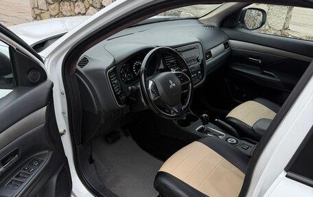 Mitsubishi Outlander III рестайлинг 3, 2014 год, 1 490 000 рублей, 8 фотография