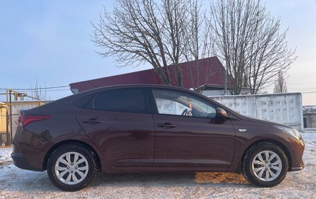 Hyundai Solaris II рестайлинг, 2021 год, 1 850 000 рублей, 2 фотография