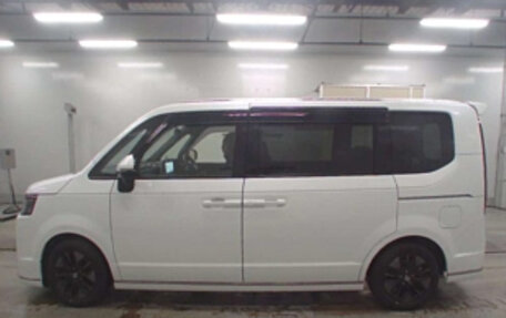 Honda Stepwgn, 2022 год, 2 390 000 рублей, 4 фотография