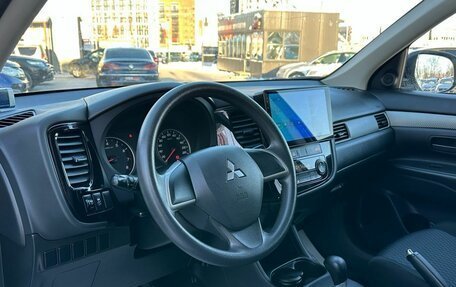 Mitsubishi Outlander III рестайлинг 3, 2014 год, 1 549 000 рублей, 10 фотография