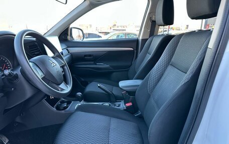 Mitsubishi Outlander III рестайлинг 3, 2014 год, 1 549 000 рублей, 25 фотография