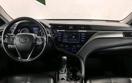 Toyota Camry, 2019 год, 2 050 000 рублей, 10 фотография