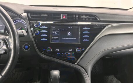 Toyota Camry, 2019 год, 2 050 000 рублей, 14 фотография