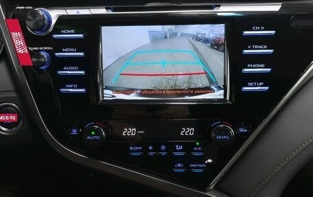 Toyota Camry, 2019 год, 2 050 000 рублей, 15 фотография