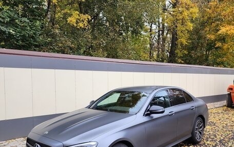 Mercedes-Benz E-Класс, 2021 год, 5 100 000 рублей, 1 фотография