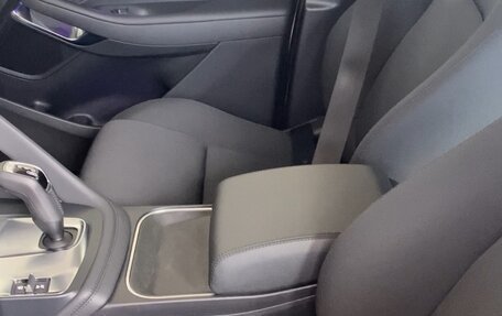 Jaguar E-Pace, 2018 год, 3 150 000 рублей, 11 фотография