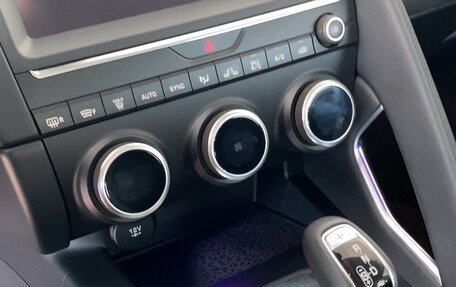 Jaguar E-Pace, 2018 год, 3 150 000 рублей, 9 фотография