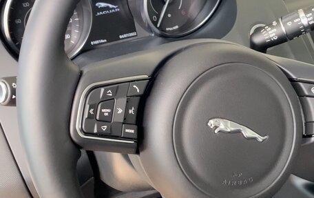 Jaguar E-Pace, 2018 год, 3 150 000 рублей, 8 фотография