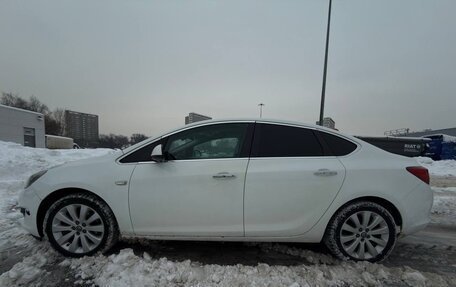 Opel Astra J, 2013 год, 700 000 рублей, 1 фотография