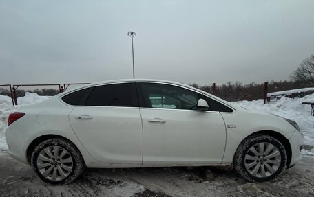 Opel Astra J, 2013 год, 700 000 рублей, 3 фотография