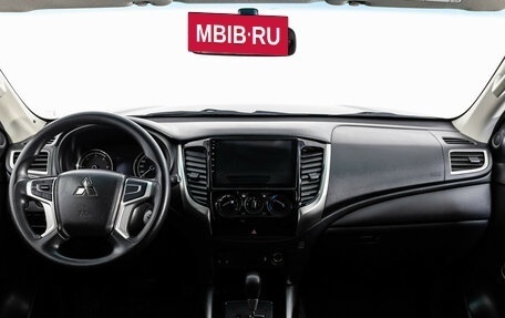 Mitsubishi L200 IV рестайлинг, 2022 год, 3 799 000 рублей, 12 фотография