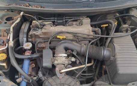 Dodge Stratus II, 2002 год, 300 000 рублей, 5 фотография